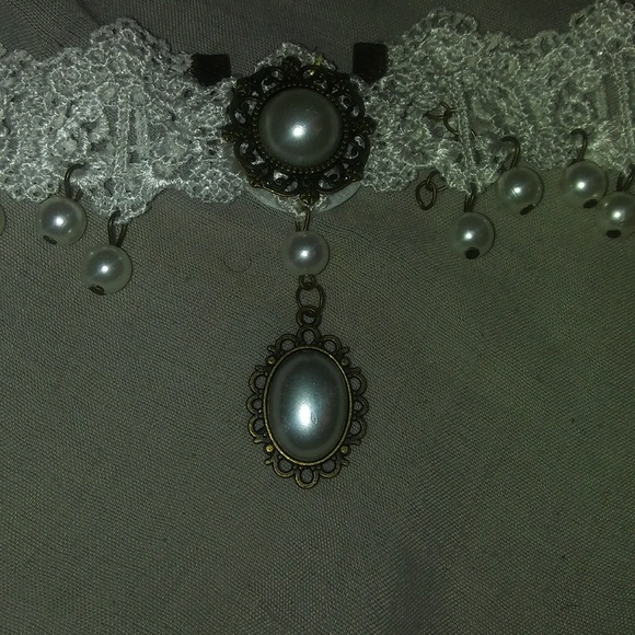 White laced pearl choker - Picture 1 of 3